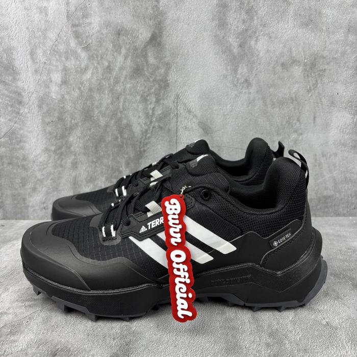 Sepatu Terrex AX4 Black White