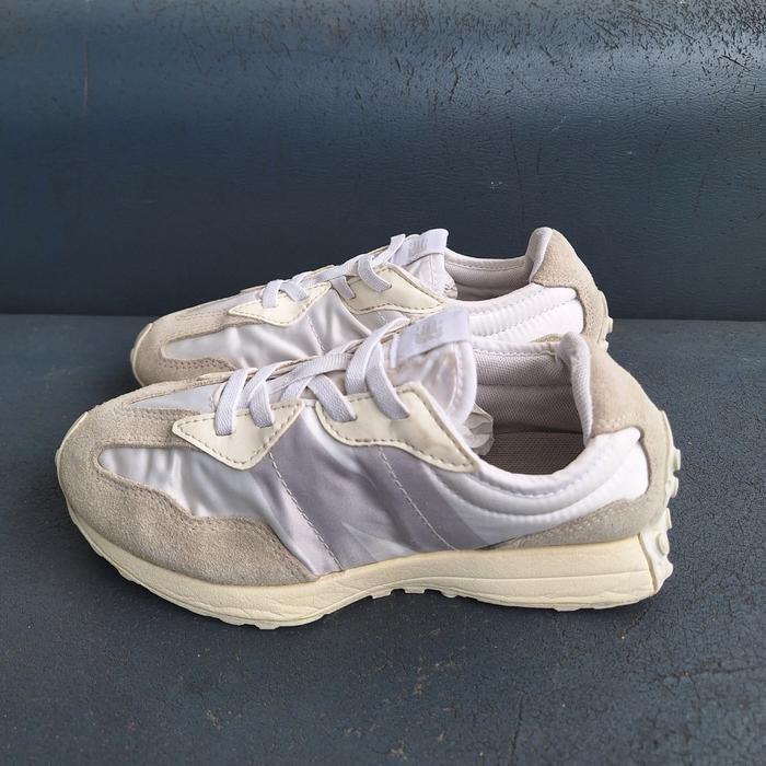 Sepatu second original New balance 327 size 35