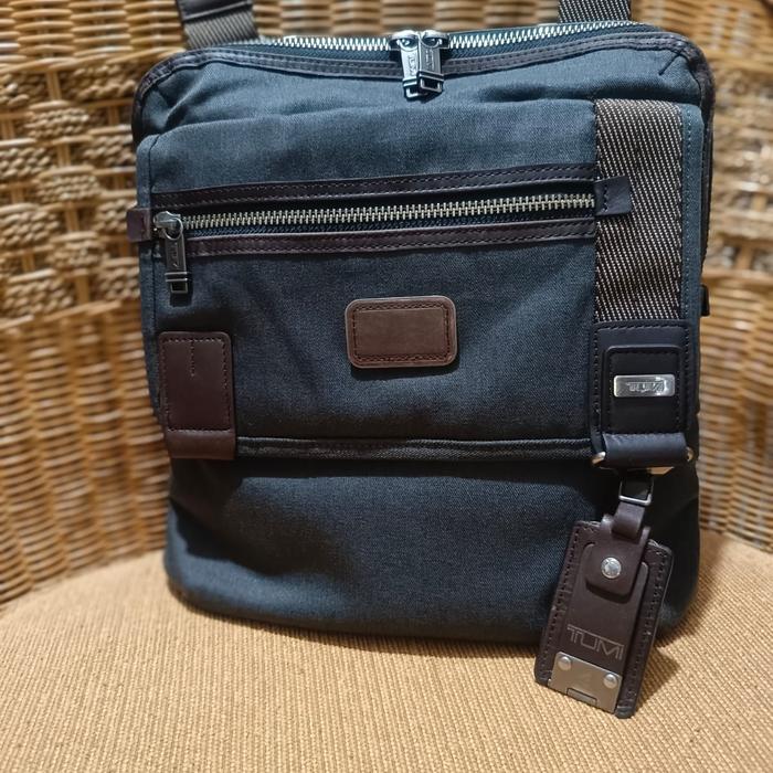 tumi annapolis zip flap messenger bag grey