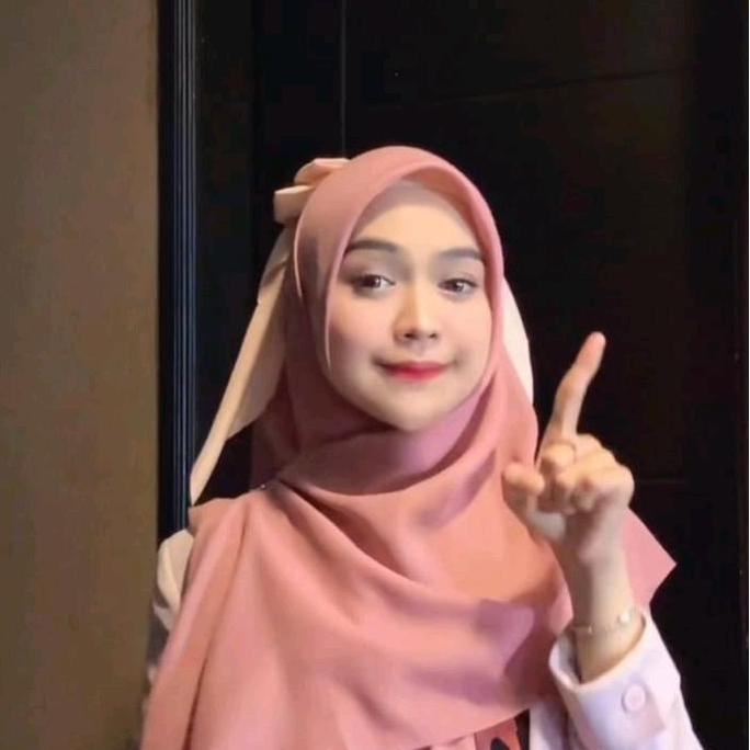 Pita Hijab Ria Ricis / Pita Jilbab Belakang Besar / Pita Peniti Jilbab Aesthetic/ Pita Jilbab Vintag