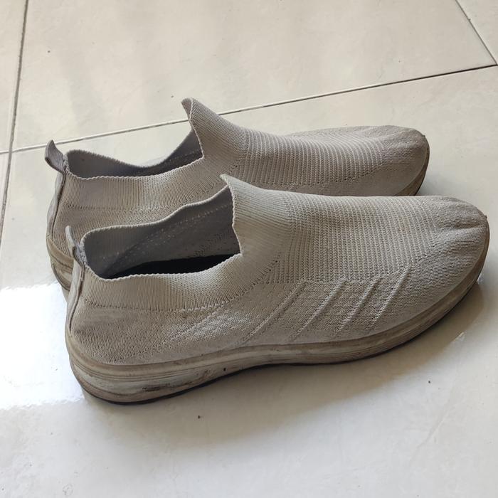 Sepatu sneaker putih PL UK 40