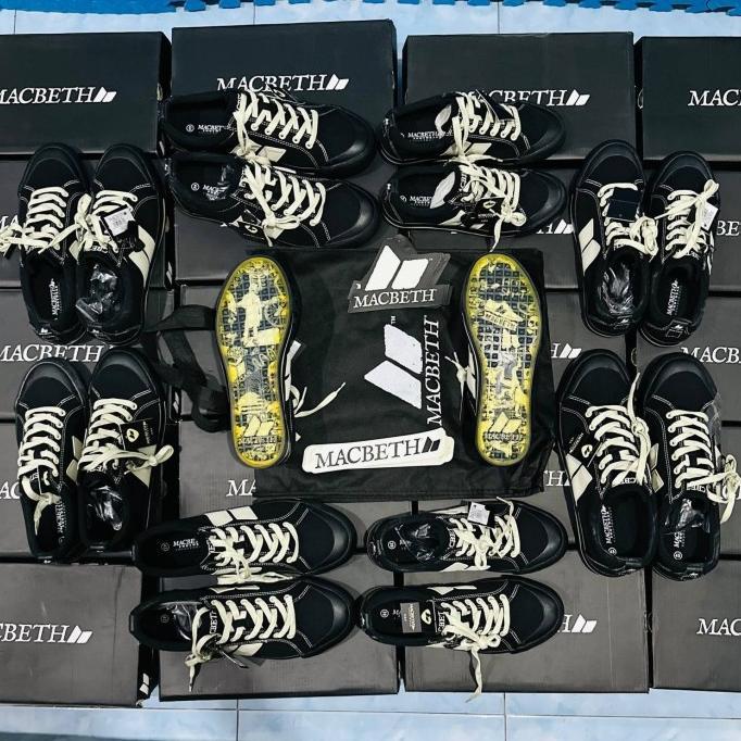 Macbeth ELIOT Black Cement (New)