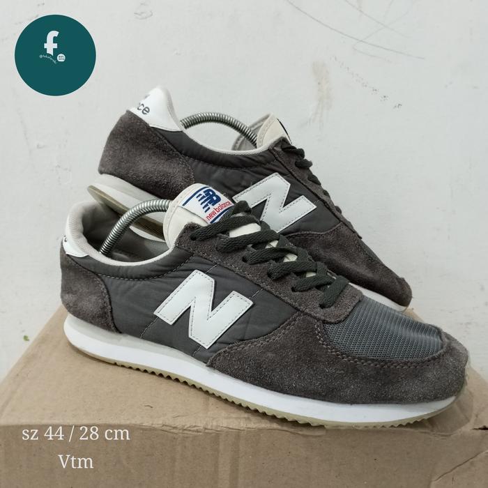 Sepatu New Balance Clearance 220 Classic size 44 . Second . NB220 . New Balance Casual . U220GY
