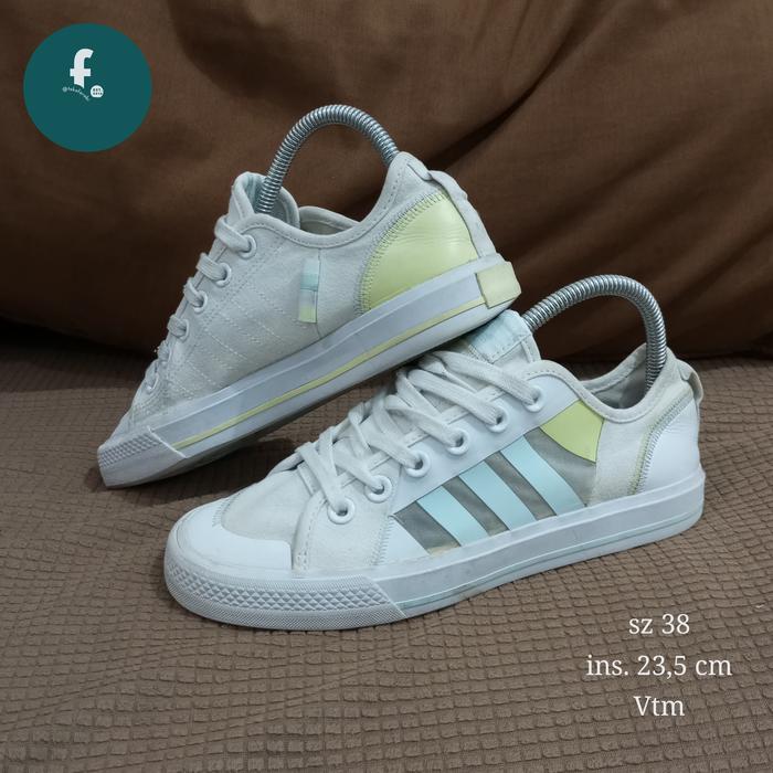 Sepatu Adidas Nizza White Halomin Yellow Tin size 38 . Second .  Adidas Niza . Adidas Casual Women .