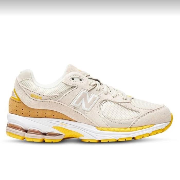 NEW BALANCE NB 2002R BEIGE YELLOW original size 44