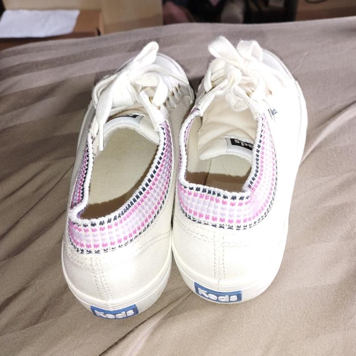 Sepatu Keds Casual  warna putih
