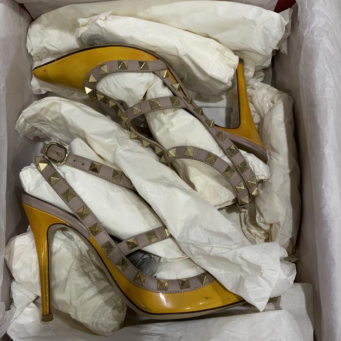 Prelove Valentino Stud heels (authentic) size 35,5