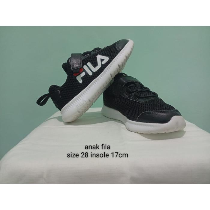 Sepatu second thrift anak fila hitam size 28 insole 17 cm seperti baru