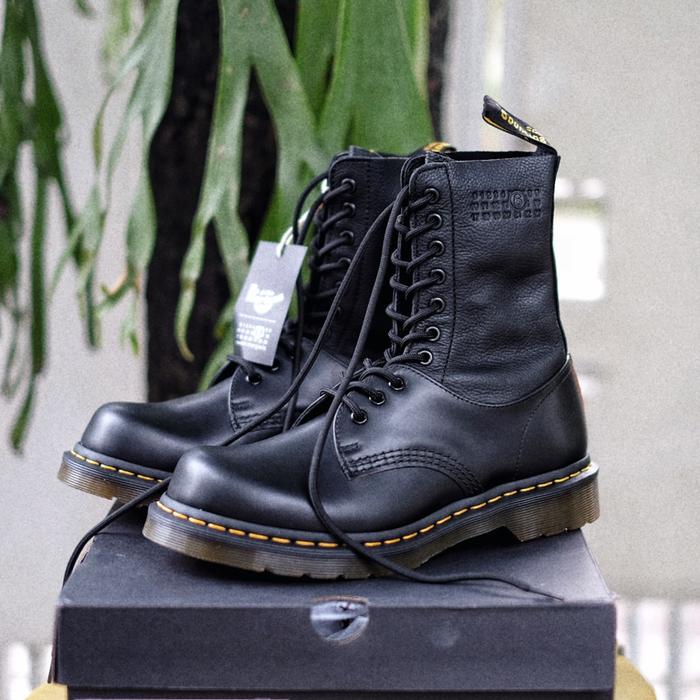 Sepatu Original Dr martens 1490 twist mm6 x Maison Margiela, black vintage smooth + virginia