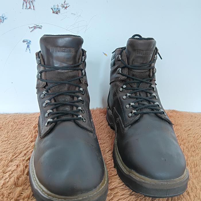 Sepatu Wolverine boots coklat tua