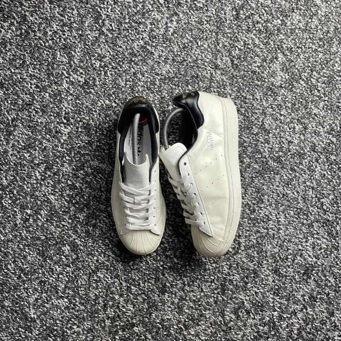 Sepatu Second Adidas Superstar london Size 40