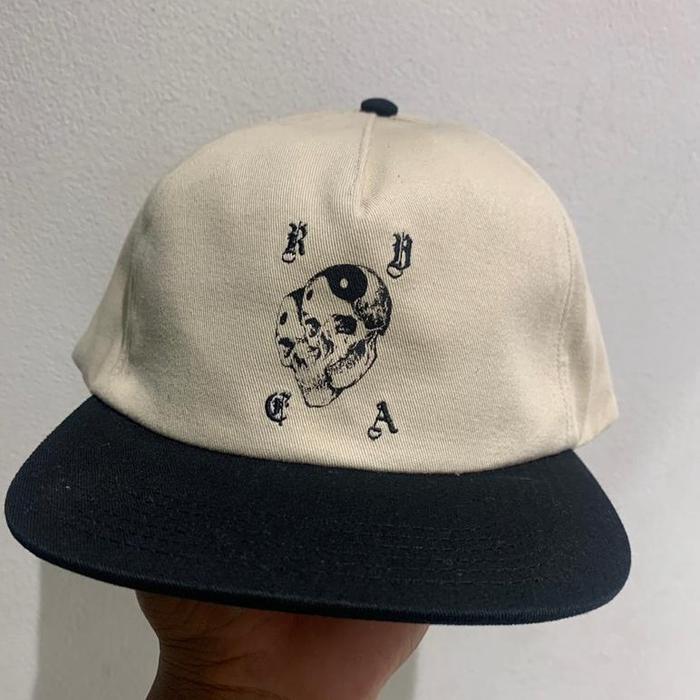 Topi Pria Rvca Original Cosmic Bleached New