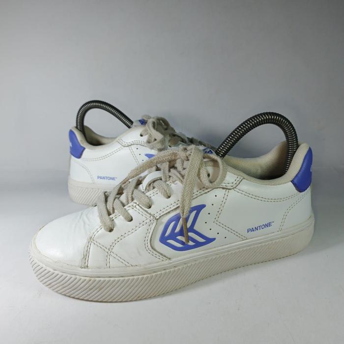 Cariuma Pantone original sneaker 36 size woman shoes