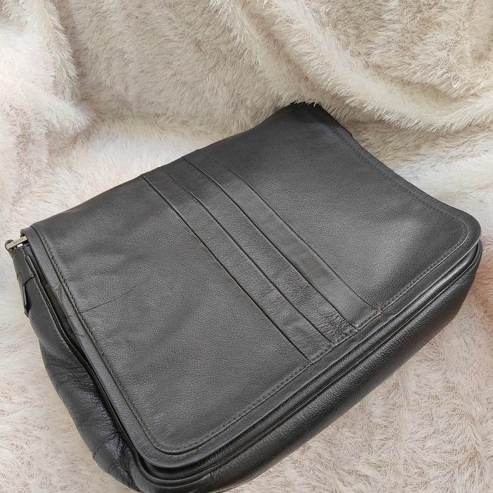 Preloved Sling bag Bally tutup