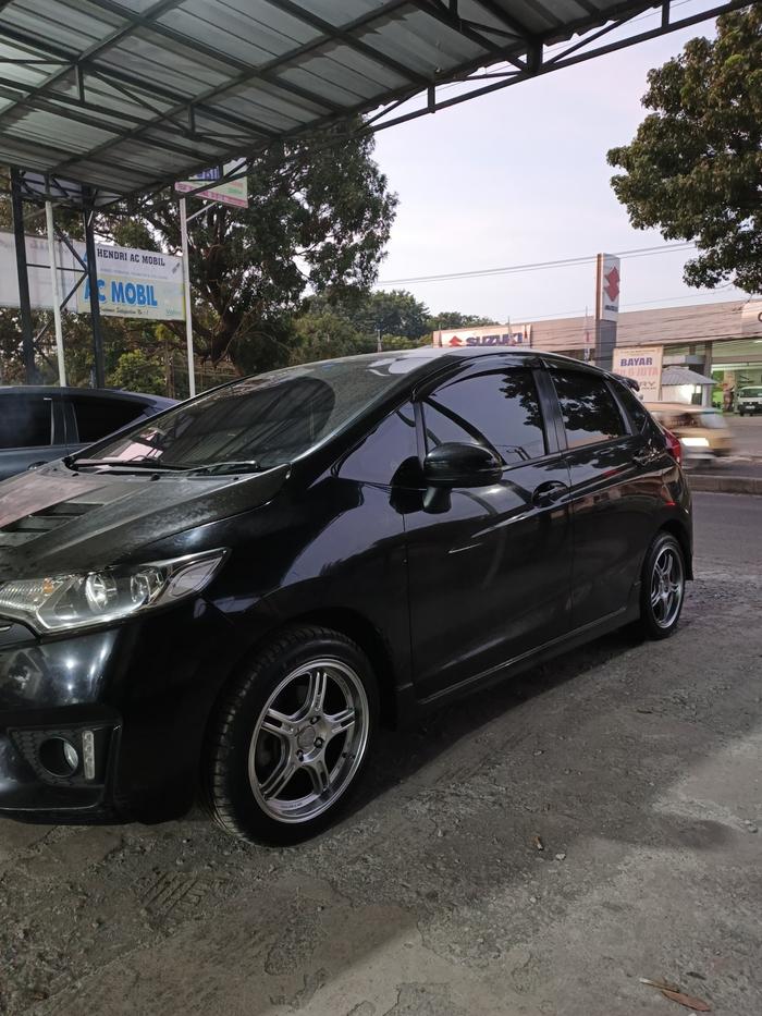 Velg dan ban mobil sidoarjo hsr r16 4x100 untuk jazz brio yaris freed mobilio swift agya ayla sigra 