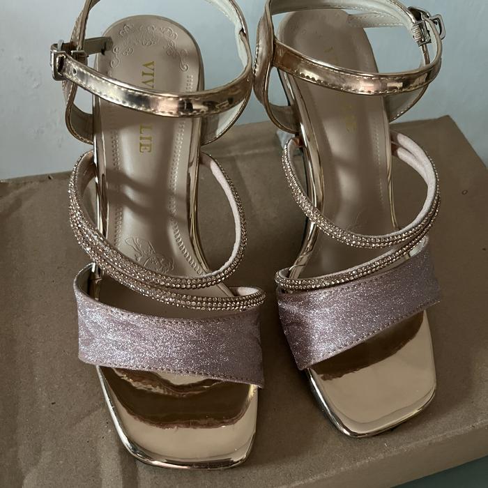Preloved Sepatu high heels Vivian Lie