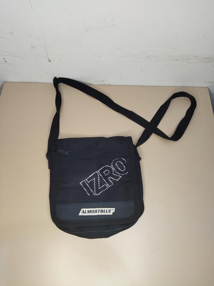 Sling Bag tas selempang pria Izro Almostblue sama dengan yang dipake  Sehun dan Chanyeol EXO