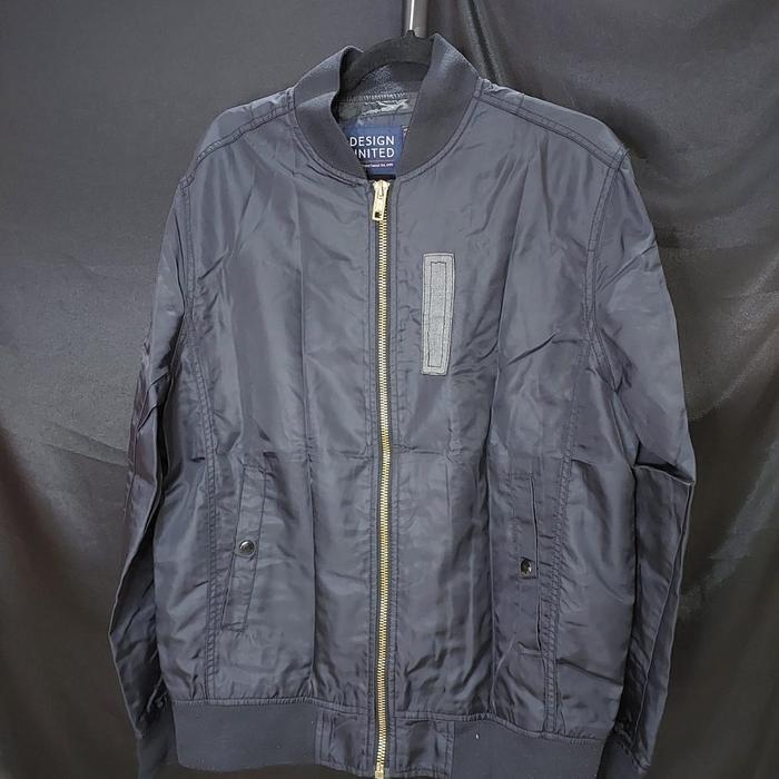 210 Design United Jaket Pria Black