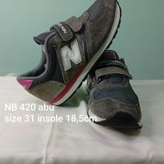 Sepatu anak second thrift brand nb 420 size 31 insole 18,5 cm