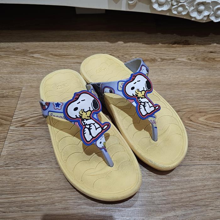 Preloved Jelly Bunny Snoopy Sandal Kids BRA 33/ US 4/ preloved sandal anak snoopy