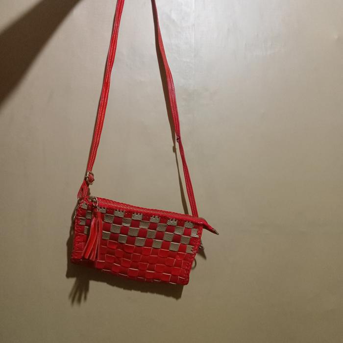 Tas slempang wanita bekas thrifting murah meriah motif ketupat merah isi beras merah