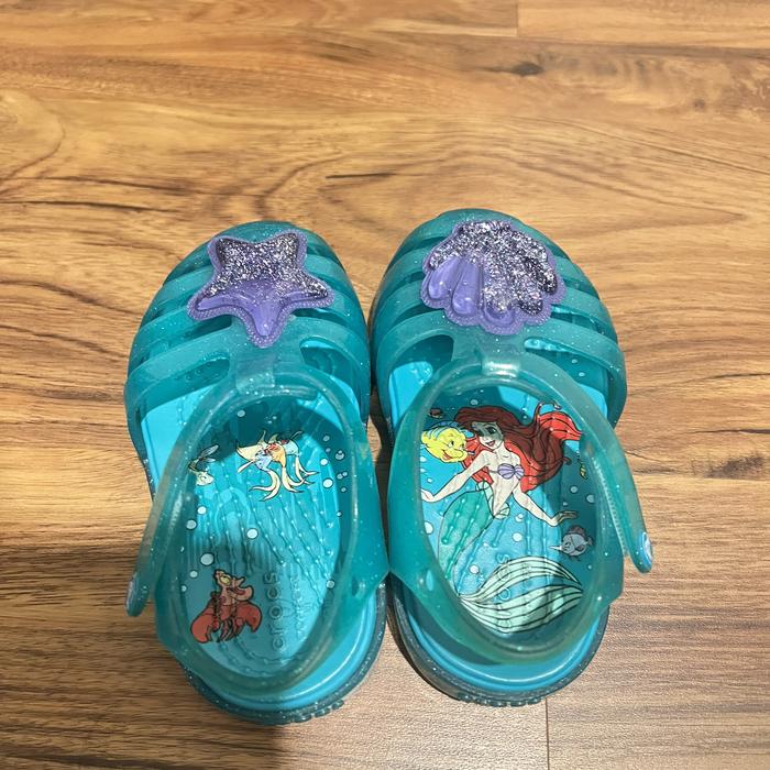 CROCS isabella sandals disney little mermaid size C5