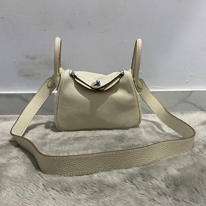 Sling bag bw kulit mini lndt preloved