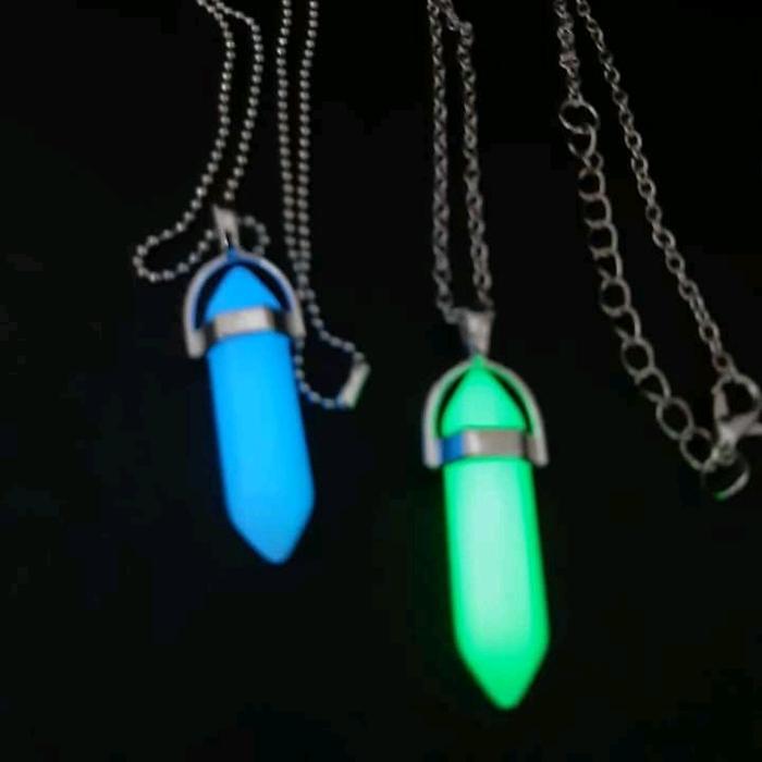 kalung liontin batu permata fosfor