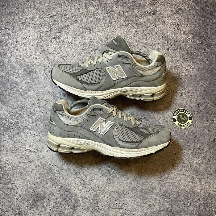 NEW BALANCE 2002R size 44 (28 cm)
