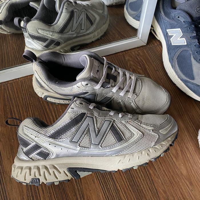 New balance 410 v5 running silver metallic original murah - sneakers second market