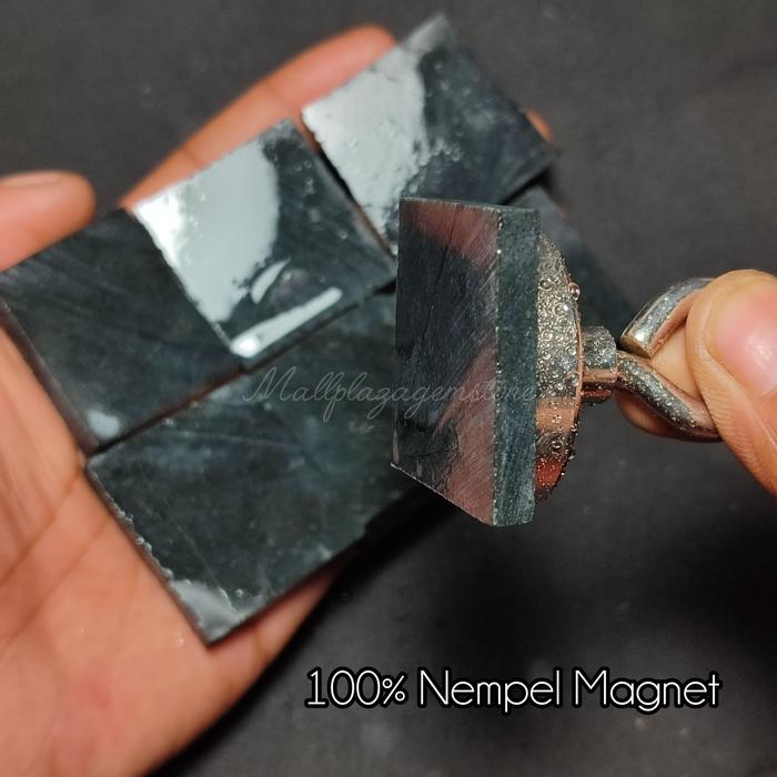 batu black jade asli natural (nempel magnet) / bongkahan batu black jade / bahan batu black jade / b