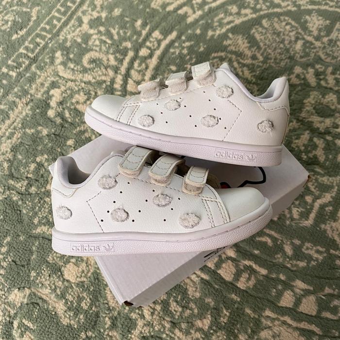 PRELOVED SEPATU BAYI BABY INFANT TODDLER HELLO KITTY X ADIDAS STAN SMITH