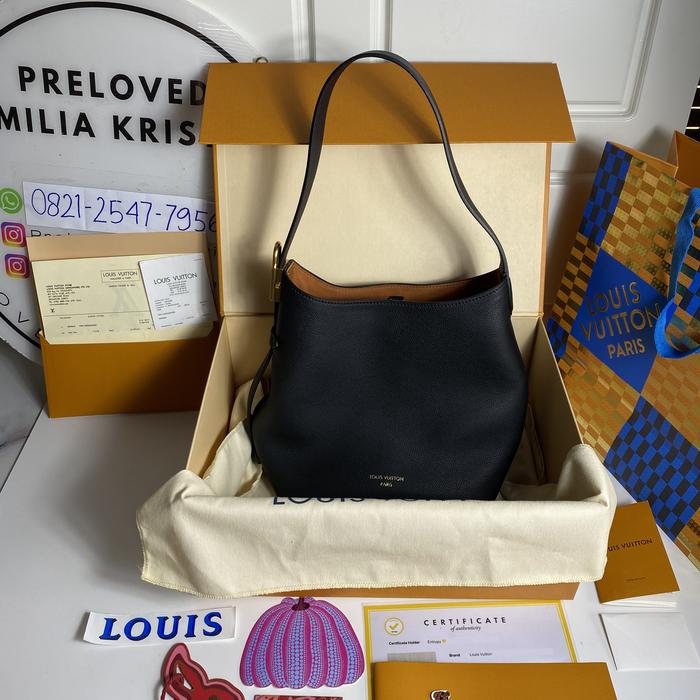 Preloved 2022 Low Key Hobo PM black authentic