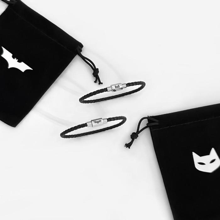 Merge Gelang Kulit Batman & Catwoman Edisi Terbatas