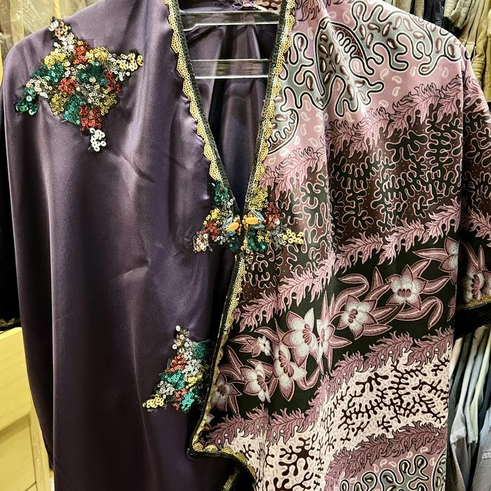 Luire by Raden Sirait , Cardi