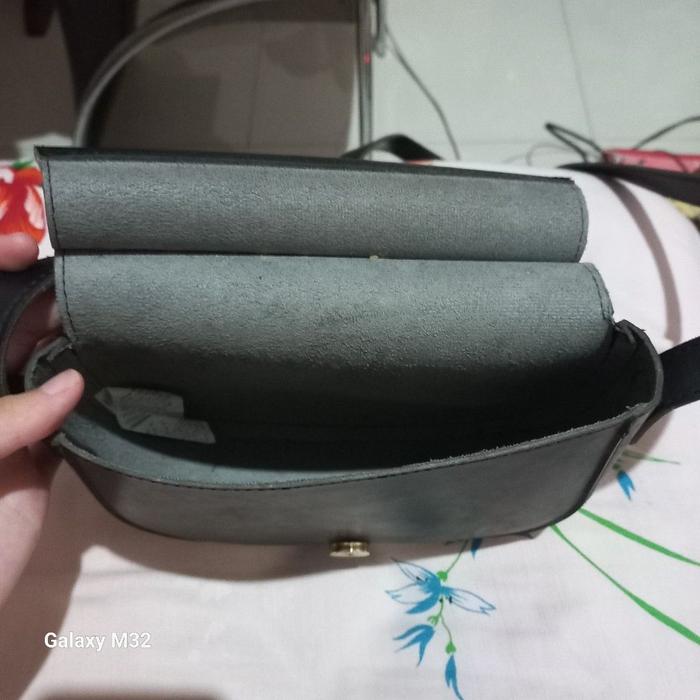 sling bag miniso preloved