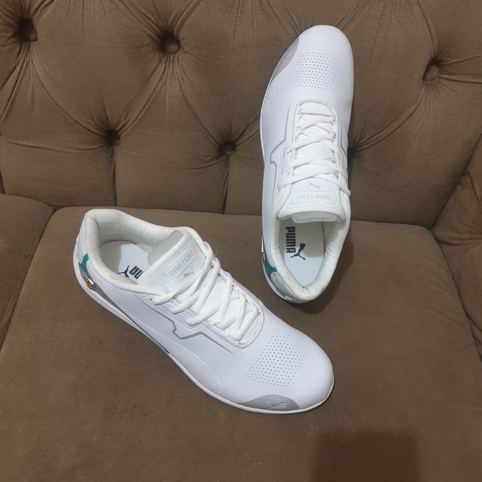 Like new .authentic sepatu .sneakers puma ferrari size 45