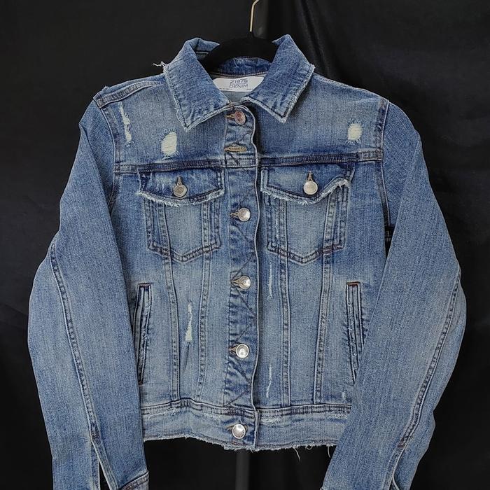 216 Zara Z1975 Ripped Denim Jacket XS