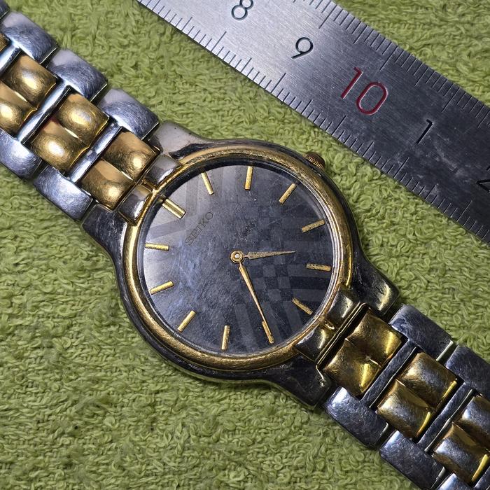 Jam Seiko V701-A090 Quartz Vintage Bekas