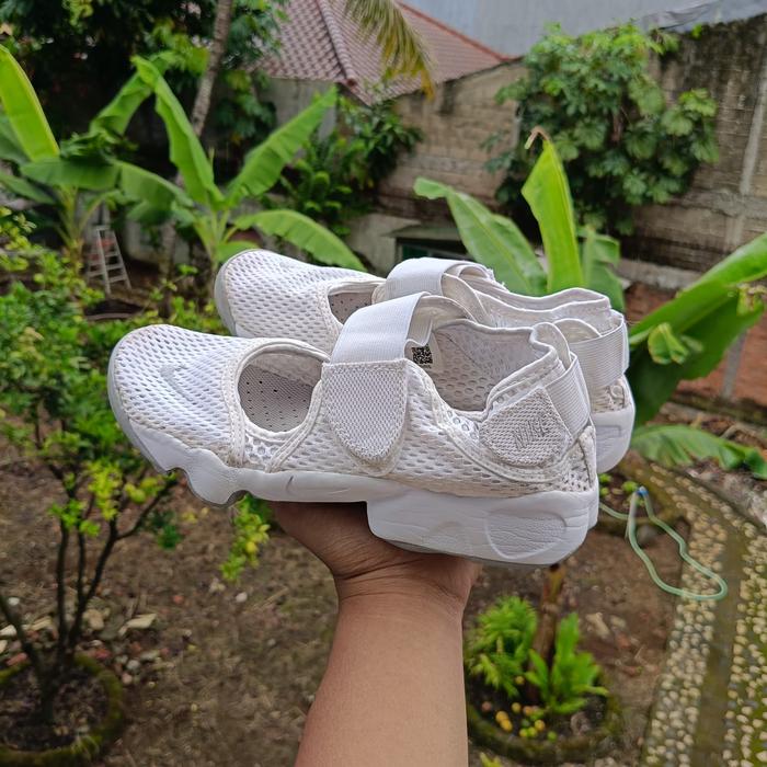 Nike Air Rift Putih Abu Sepatu Sneakers Wanita Second Original