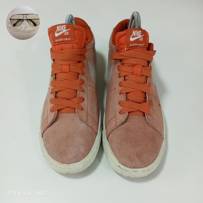 sepatu skateboard rancangan khusus Nike SB Blazer Low.XT size US7, insole 26cm, terawat. Dikenal dgn