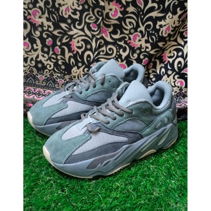 Sepatu Second Adidas Yeezy Boost 700 Size 37.5 Insole 23