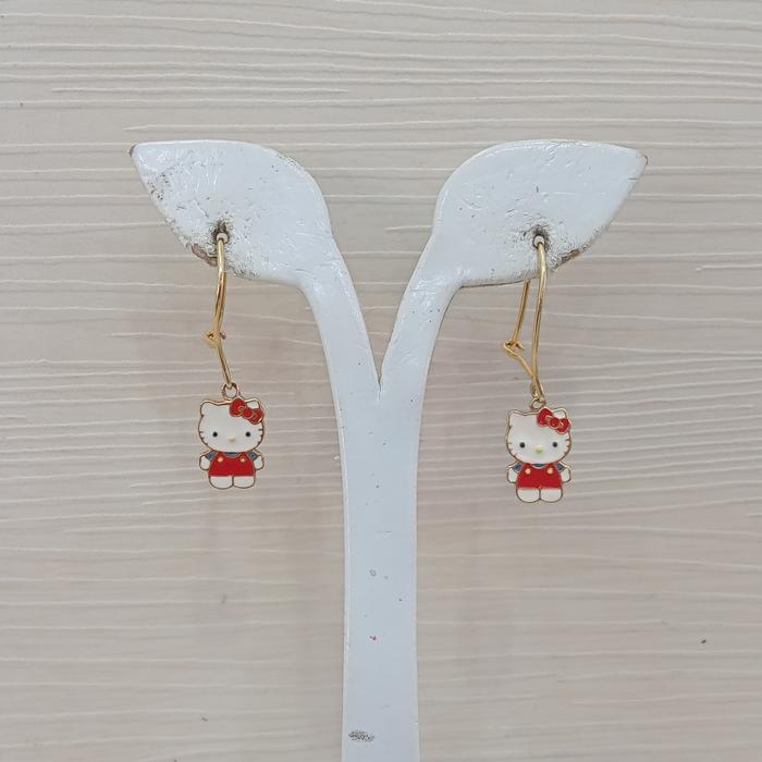Anting anak emas tua karakter