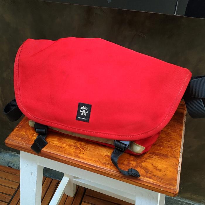 Tas Crumpler merah, tas slempang, preloved