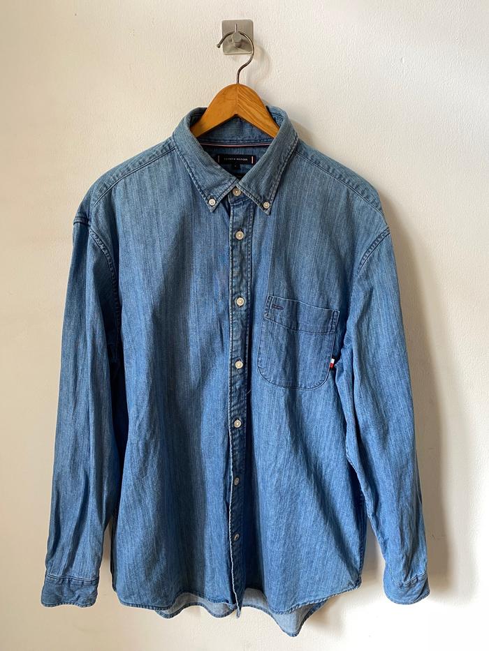 KEMEJA DENIM TOMMY HILFIGER SIZE L BIRU JEANS SECOND PRELOVE