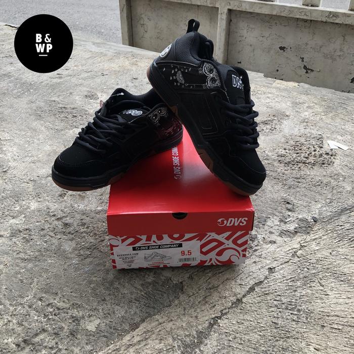 Dvs " comanche " black white gum flower skate shoes / fat shoes, sepatu gemuk