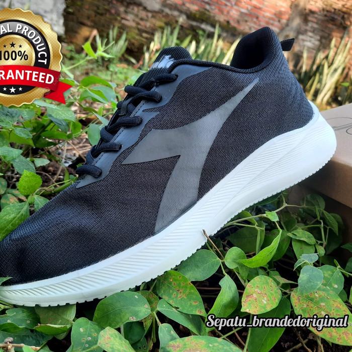 sepatu sekolah branded diadora original asli hitam putih