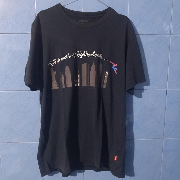 kaos hitam uniqlo Collab marvel