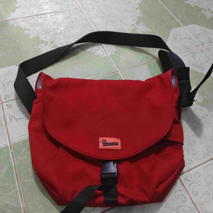 tas slingbag Crumpler  original seri Quarfie size 31x33cm