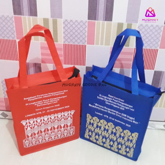 Goody Bag/ tas kain spunbond / tote bag custom sablon & Resleting